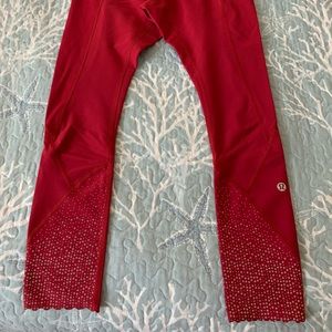 EUC LuLuLemon Tight stuff Leggings - size 4!